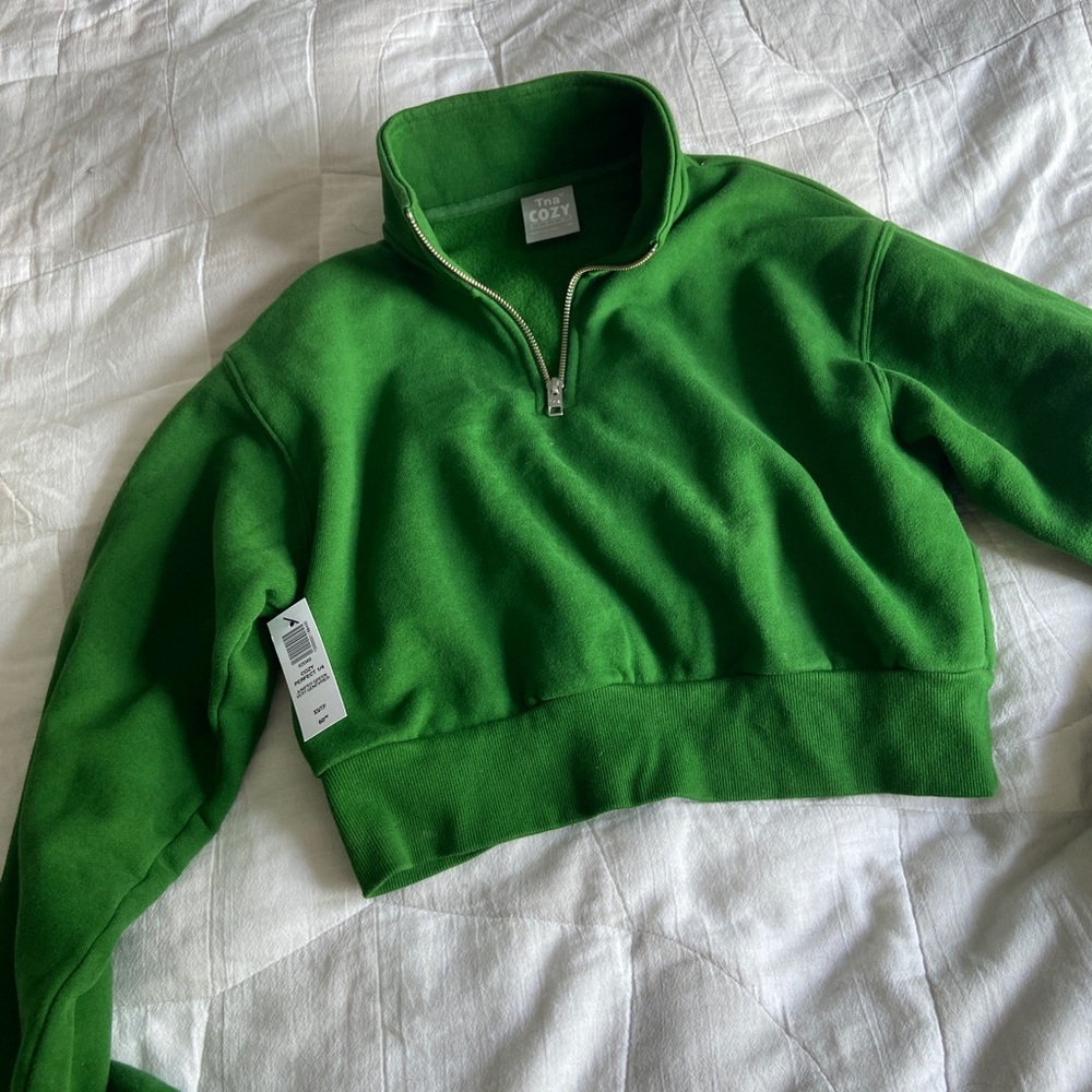 Aritzia Cropped Crewneck